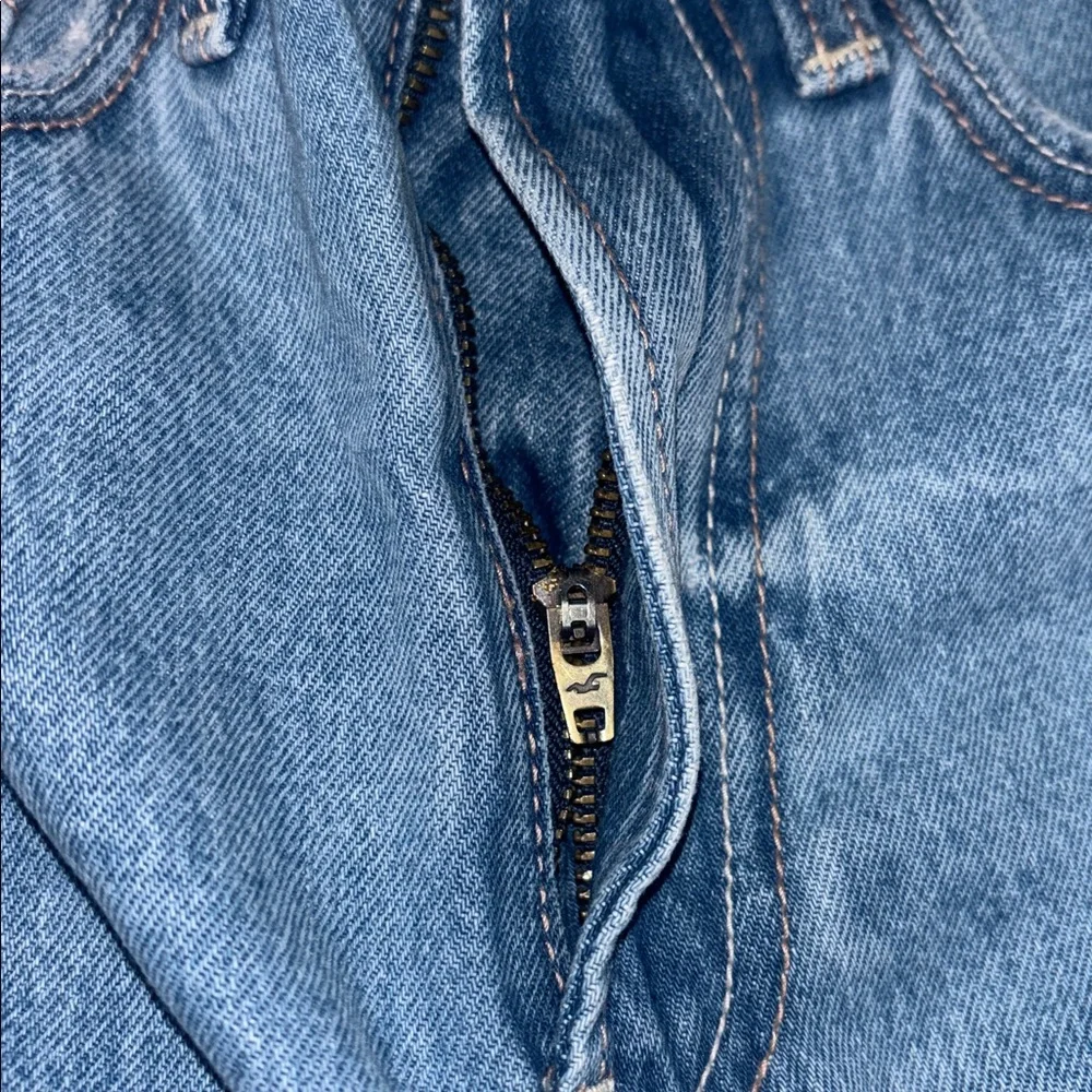 Hollister high rise Jean shorts - Picture 4 of 4